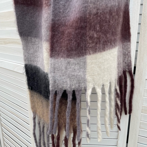 Super Chunky Scarf - Picture 2 of 5